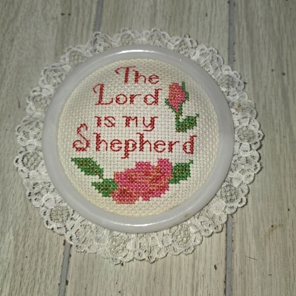 Vtg Handmade Religious Cross-Stich The Lord Is My Shepard Wall Hanging Lace Trim - Picture 1 of 3